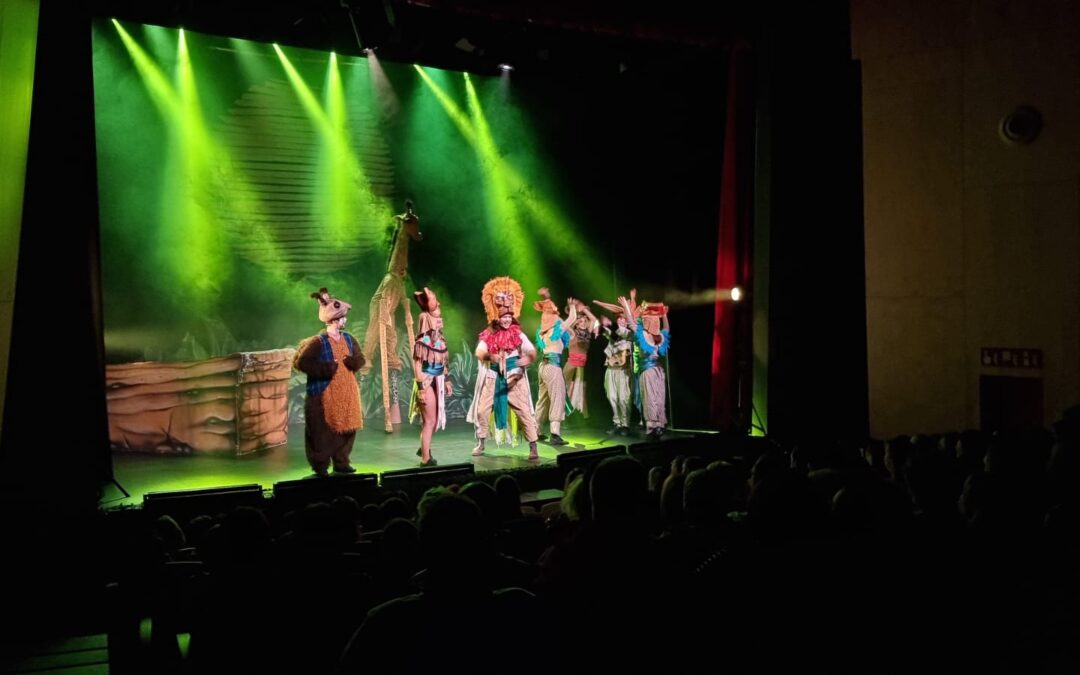 L’escenari del Teatre La Bòbila es transforma en la sabana africana amb el musical “De Simba a Kiara: Tributo al Rey León”