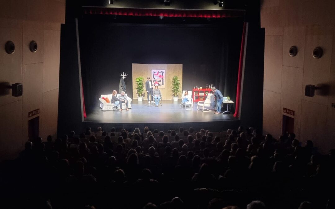 El Teatre La Bòbila commemora el 25N amb l’obra “Sota teràpia” representada pel grup de teatre Bell-Lloc