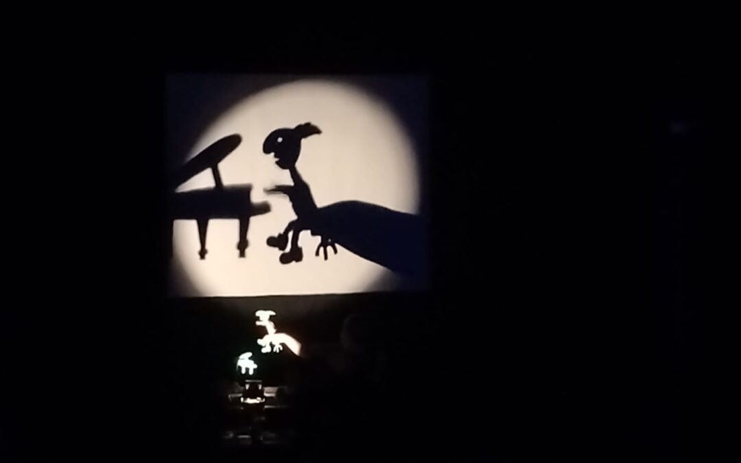 L’èxit del taller i l’espectacle d’ombres xineses fan el Dia Mundial del Teatre més interactiu