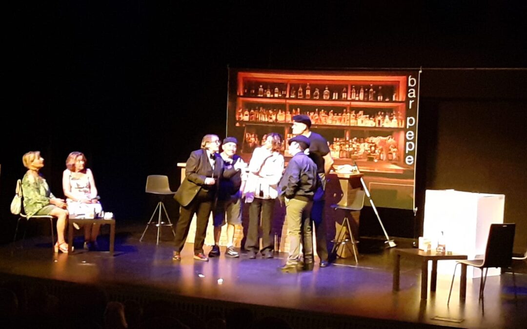 Roqueteatre debuta a l’escenari del Teatre La Bòbila amb la comèdia “Érase una vez un pueblo